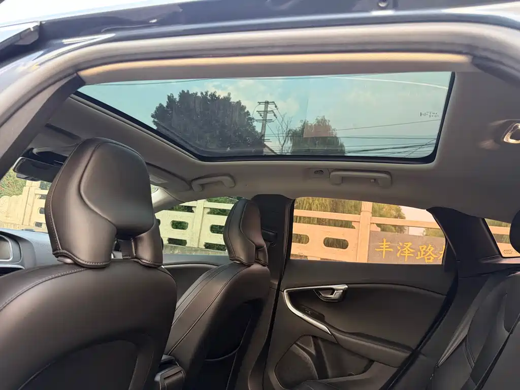 Volvo V40 — миниатюра 15