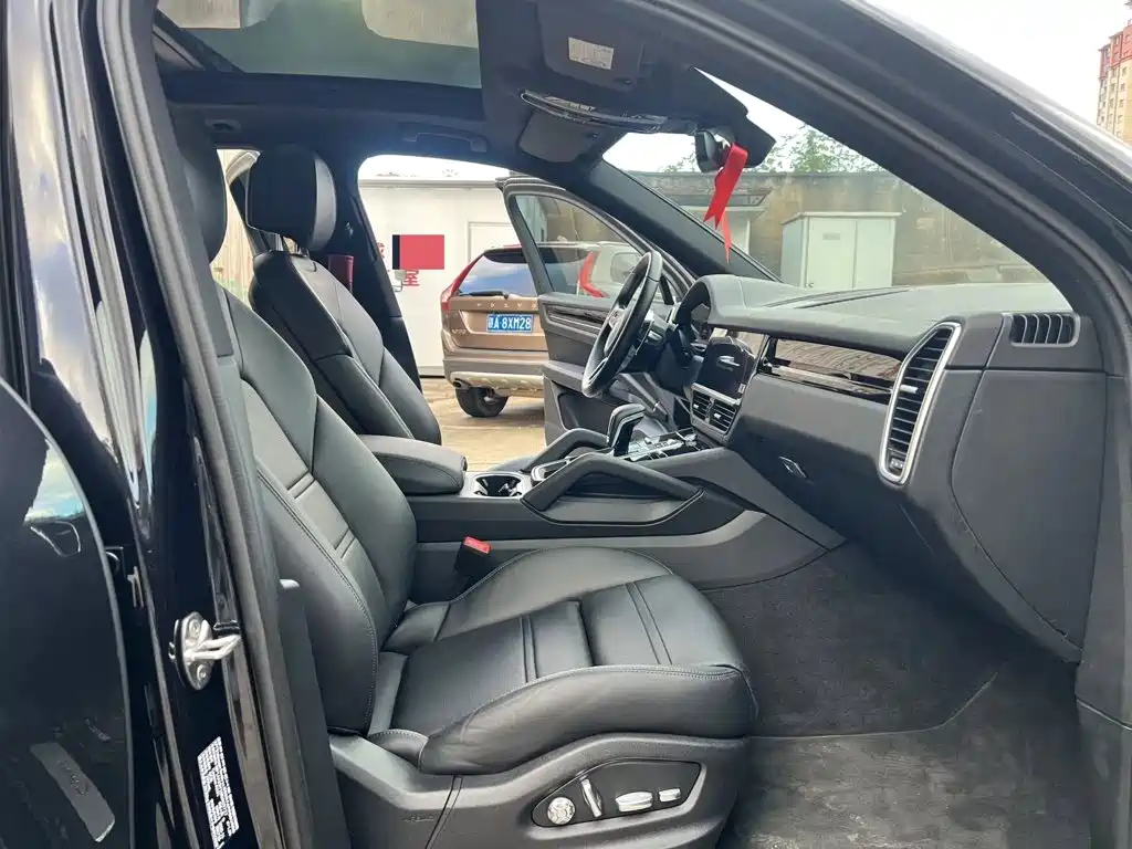 Porsche Cayenne — миниатюра 19