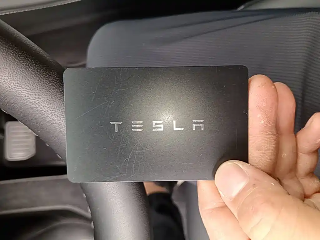 Tesla Model Y — миниатюра 9