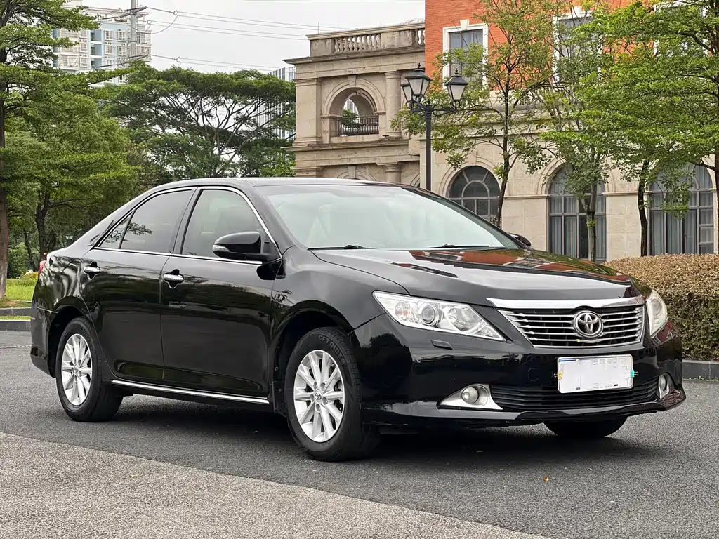 Toyota Camry — миниатюра 3