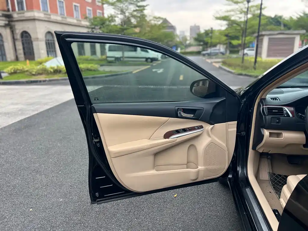 Toyota Camry — миниатюра 10