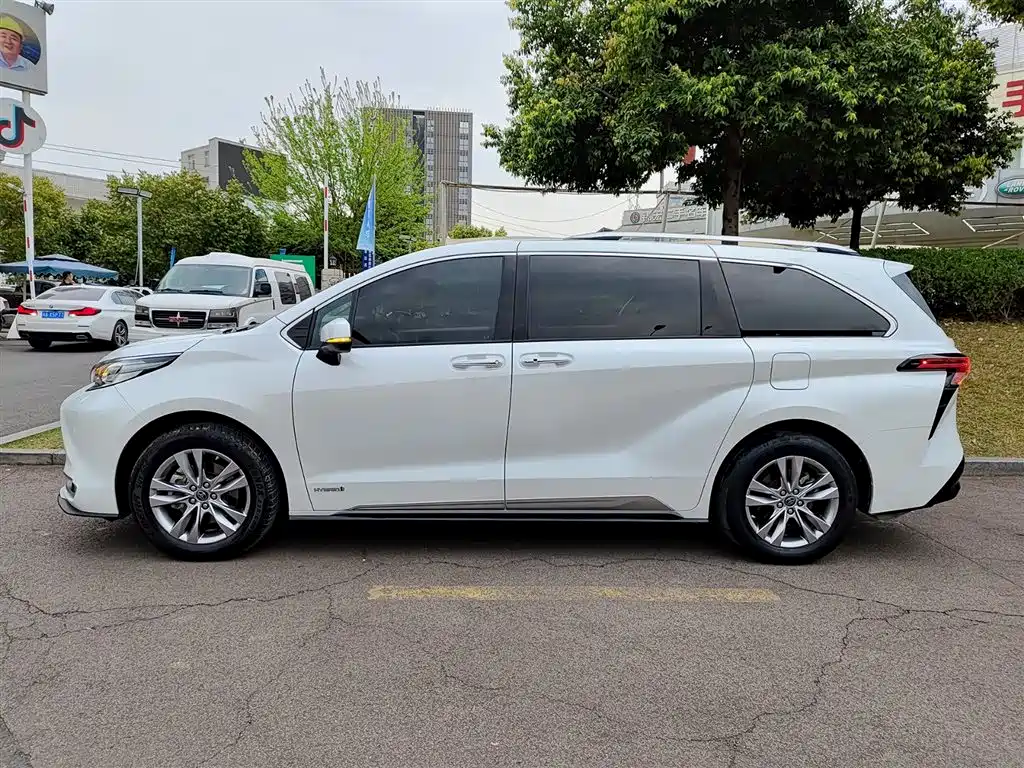 TOYOTA SIENNA