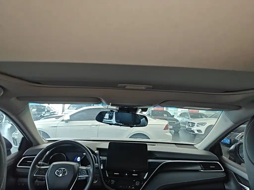 Toyota Camry — миниатюра 18