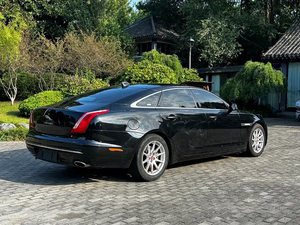 Jaguar XJ — миниатюра 9