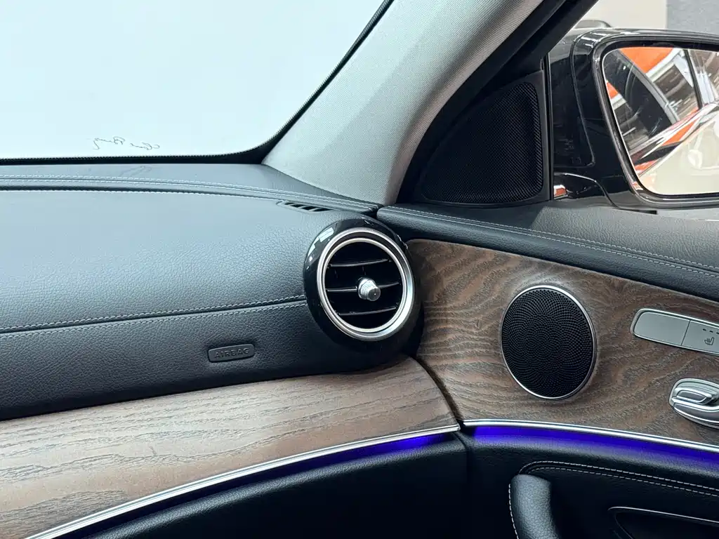 Mercedes-Benz E-Class — миниатюра 15