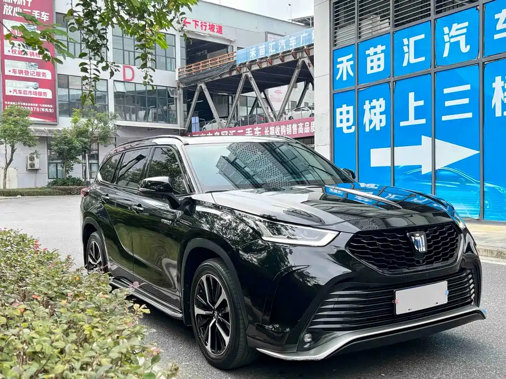 Toyota Crown Kluger — миниатюра 3