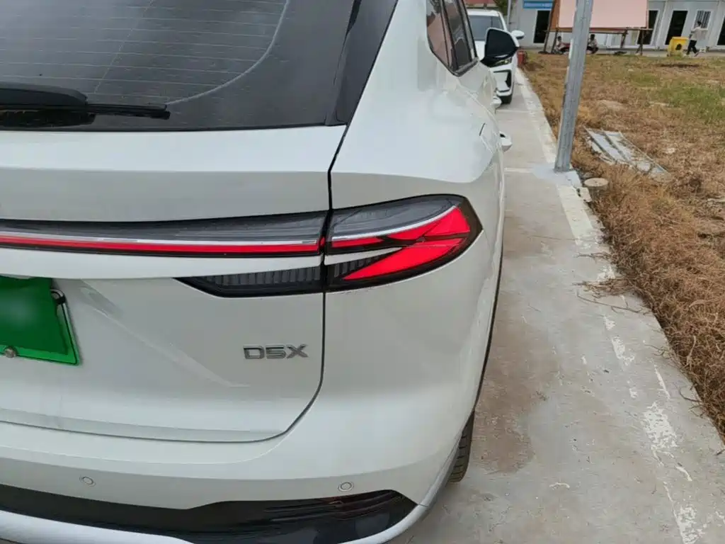 Roewe D5X DMH — миниатюра 8