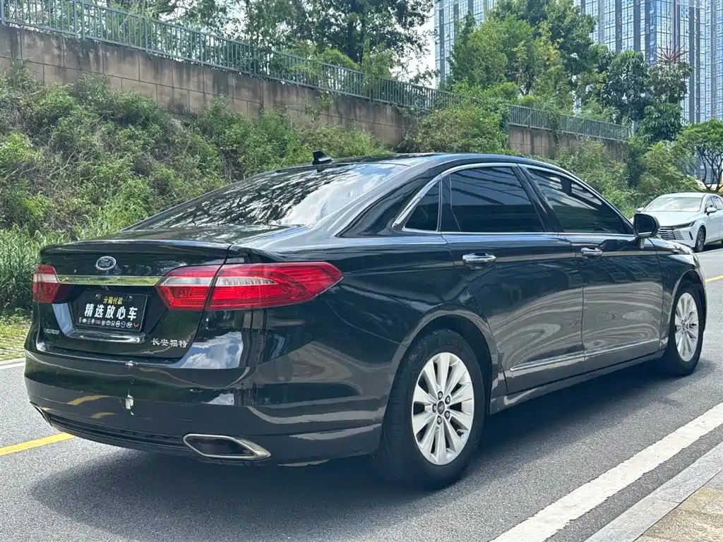 FORD TAURUS