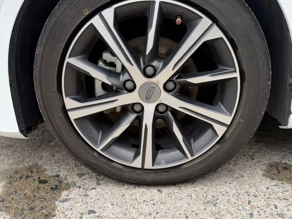 Geely Emgrand 2022 4 1.5L CVT Luxury
