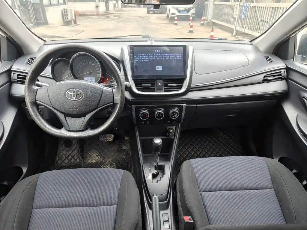 Toyota Yaris L — миниатюра 18