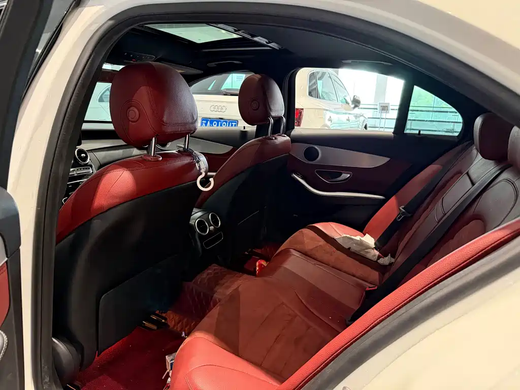 Mercedes-Benz C-Class — миниатюра 6