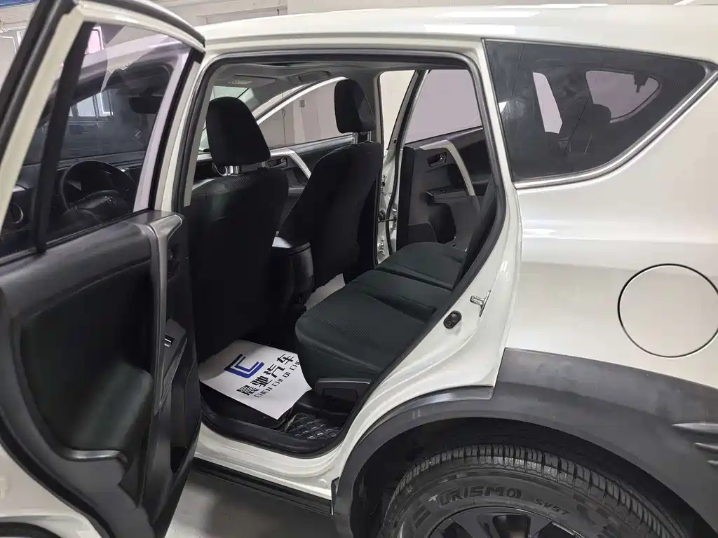 Toyota RAV4 — миниатюра 12
