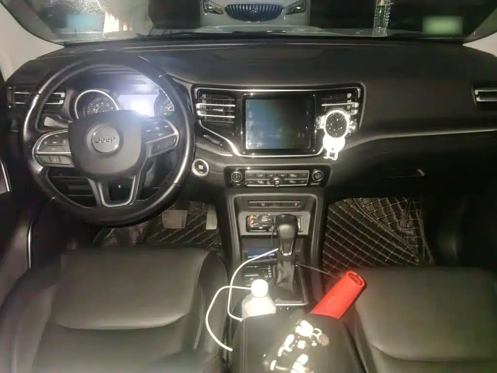 Jeep Grand Commander — миниатюра 10
