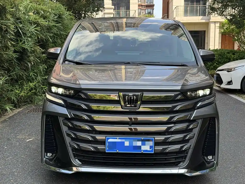 Toyota Vellfire — миниатюра 2