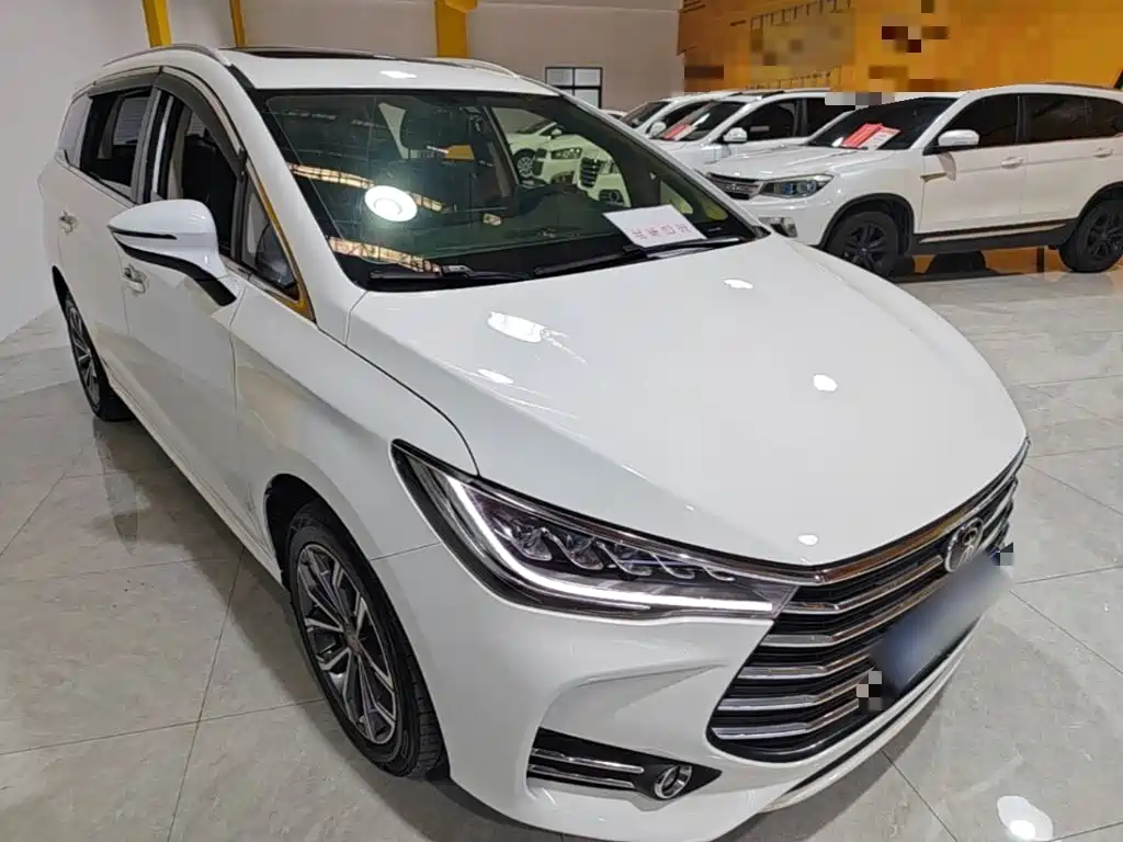 BYD MAX — миниатюра 4