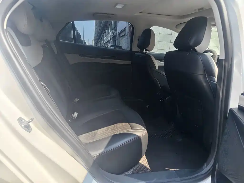 Ford Mondeo — миниатюра 5
