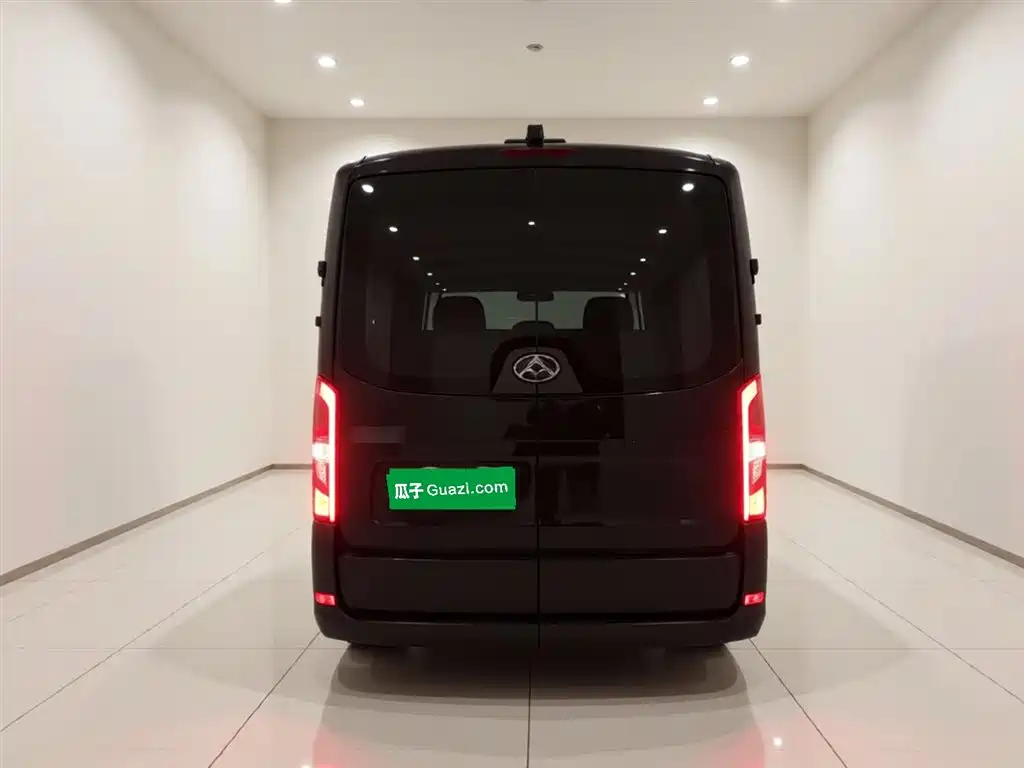 Maxus V90 2022 2.0T AT 6/7 мест
