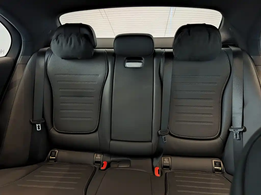 Mercedes-Benz C-Class — миниатюра 8