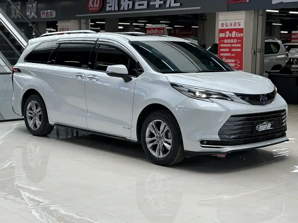 TOYOTA SIENNA
