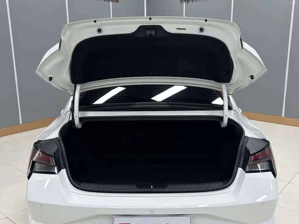 Hyundai Elantra — миниатюра 26
