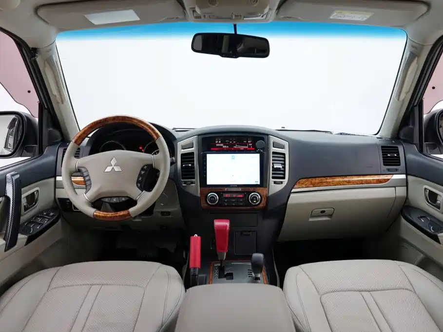 Mitsubishi Pajero (Import) — миниатюра 10