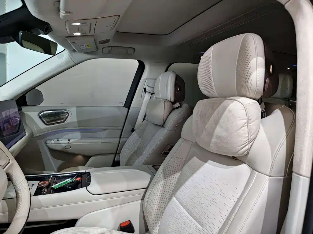 Lynk & Co 900 — миниатюра 12