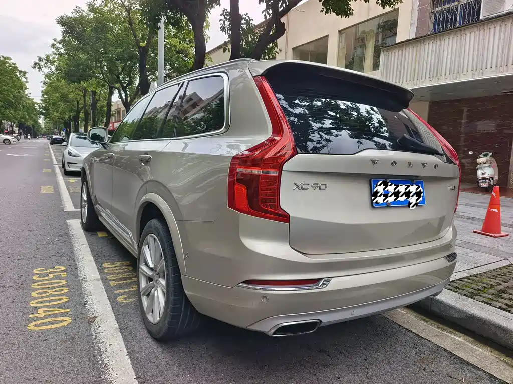 Volvo XC90 — миниатюра 6