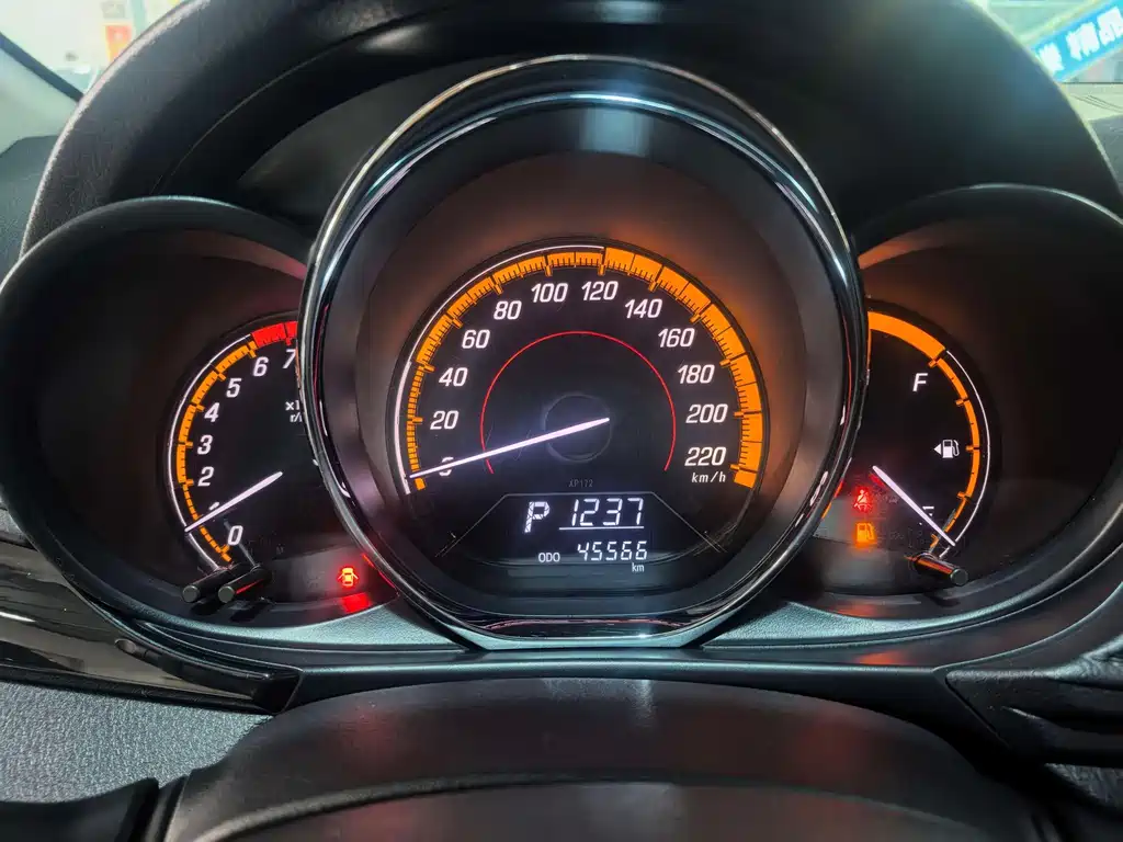 Toyota Yaris L — миниатюра 18