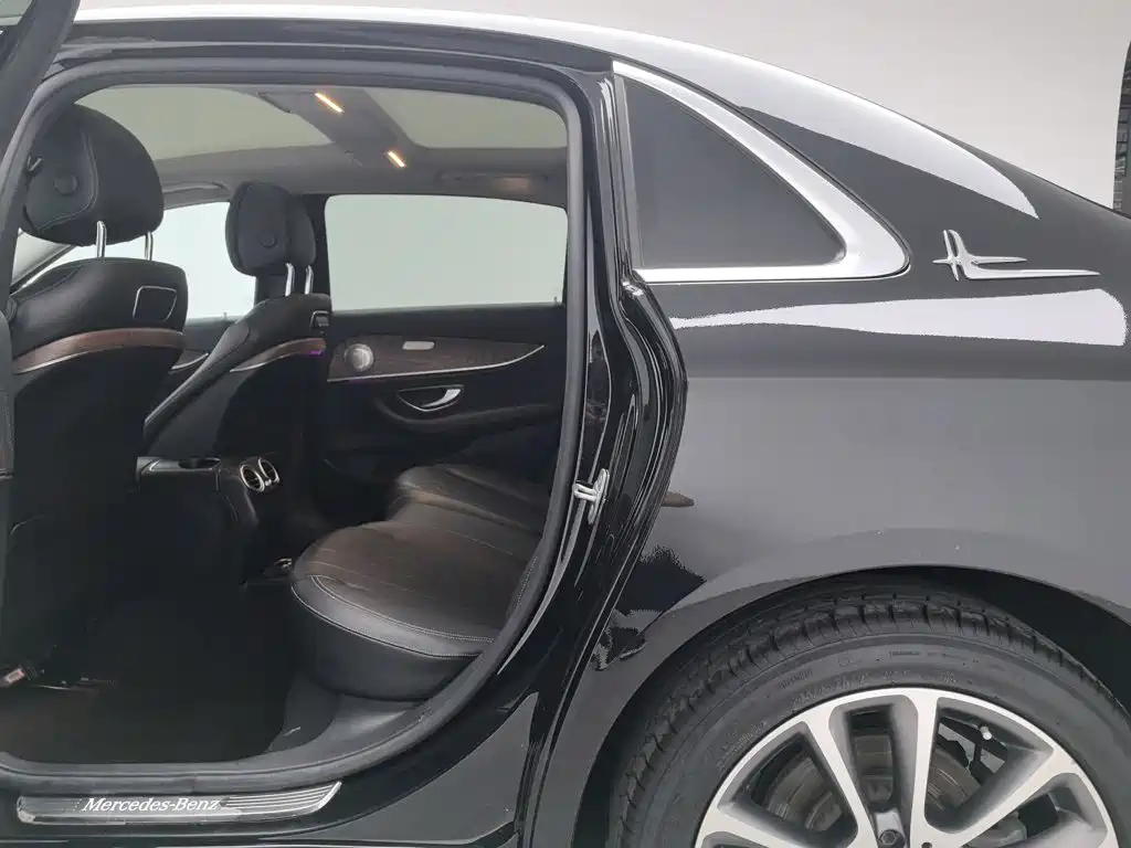 Mercedes-Benz E-Class — миниатюра 15