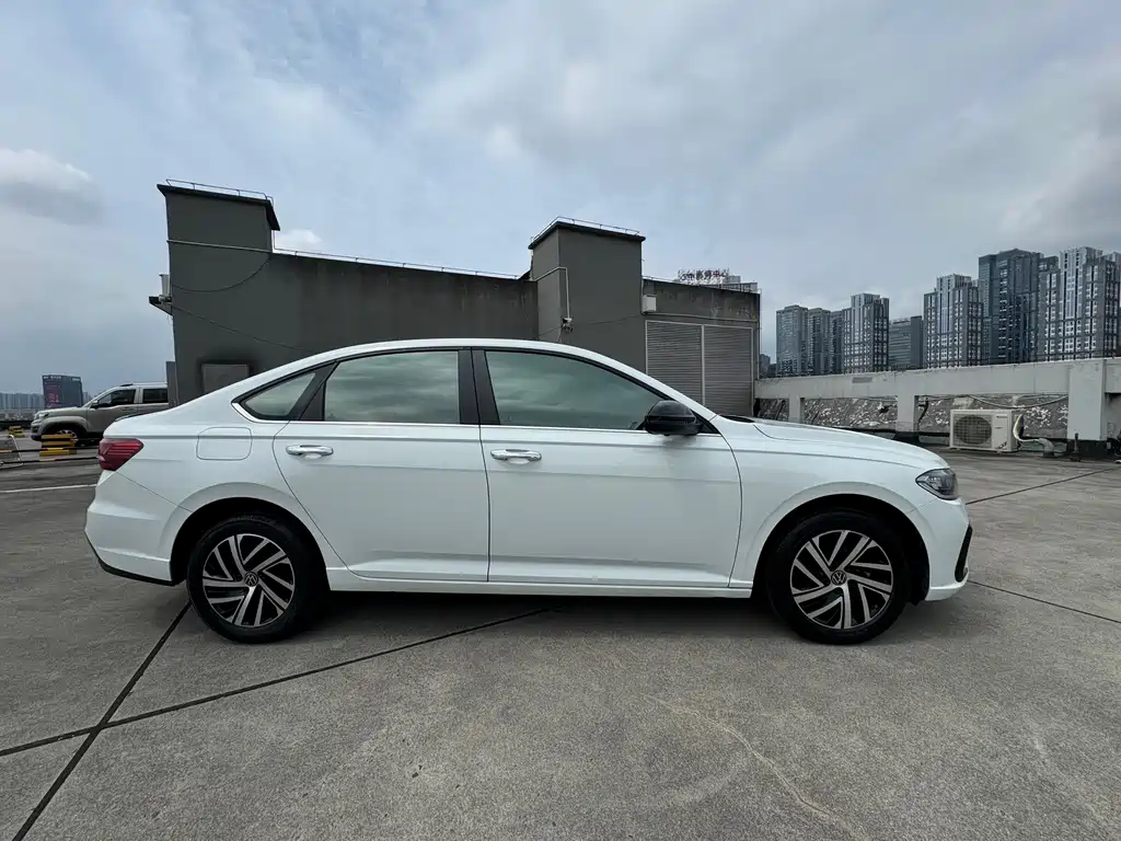 Volkswagen Lavida — миниатюра 4