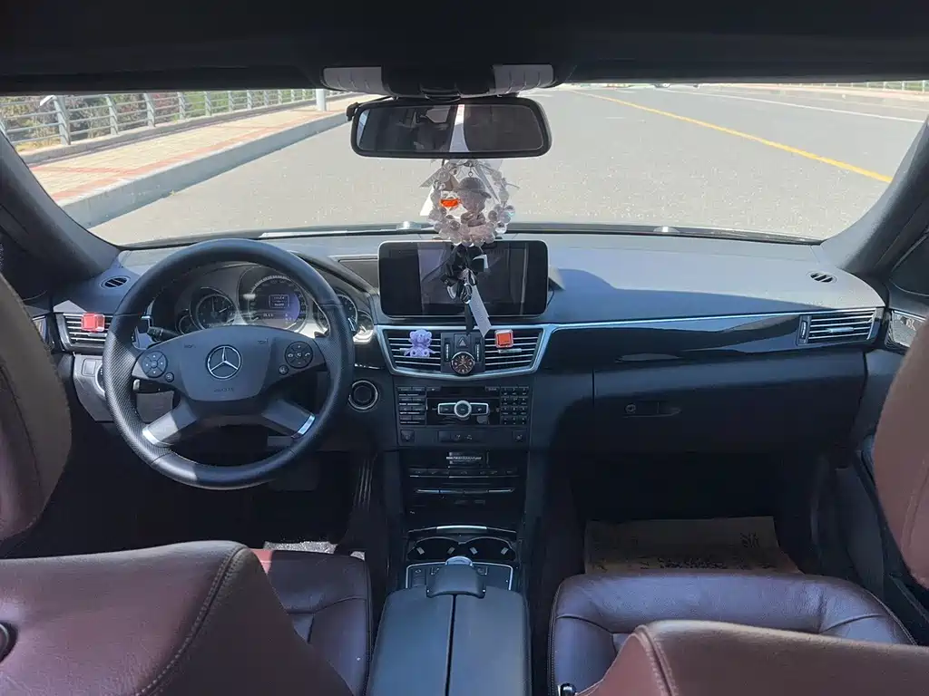 Mercedes-Benz E-Class — миниатюра 14