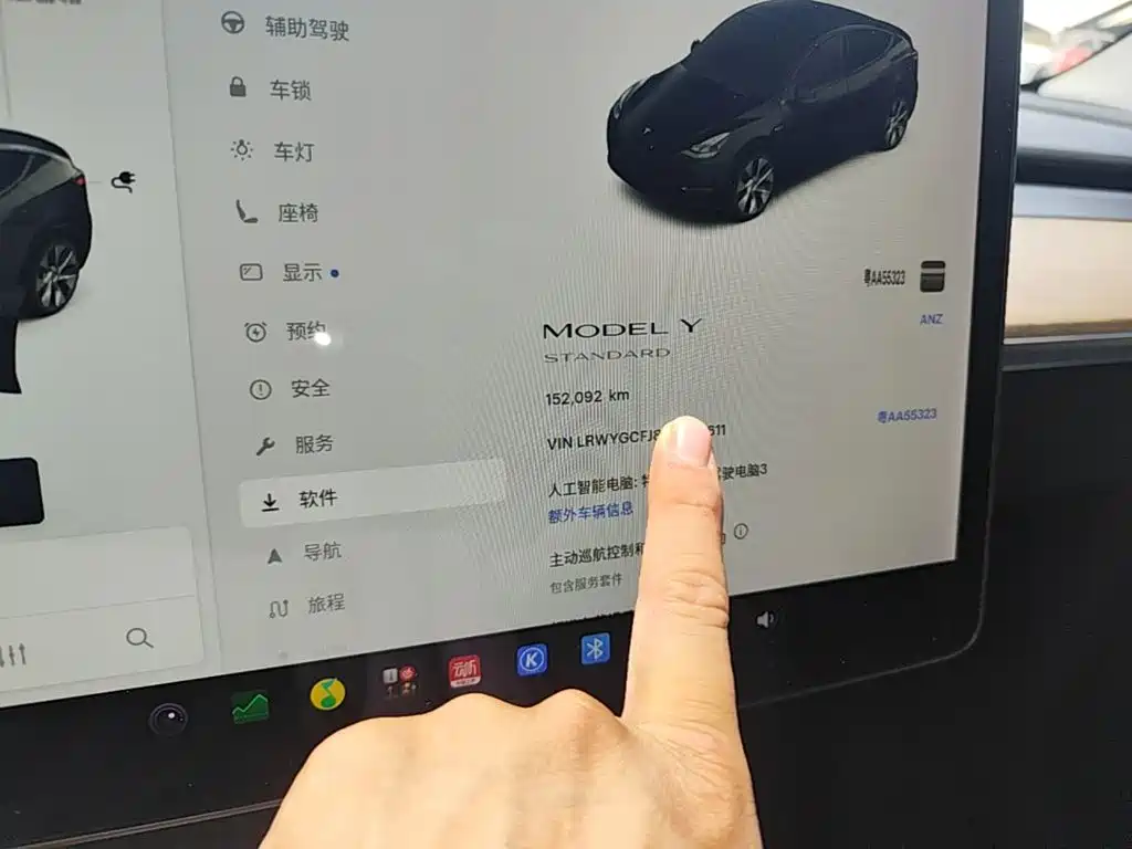 Tesla Model Y — миниатюра 12