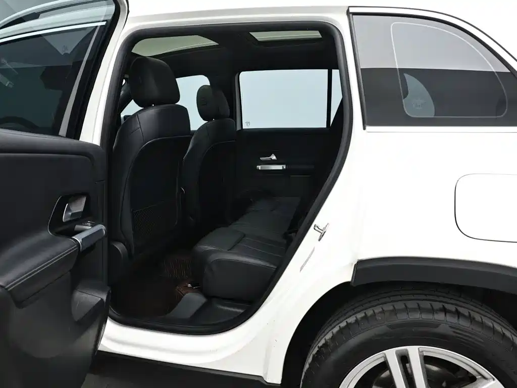 Mercedes-Benz GLB — миниатюра 14