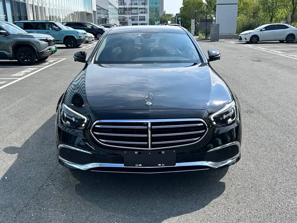 Mercedes-Benz E-Class — миниатюра 2