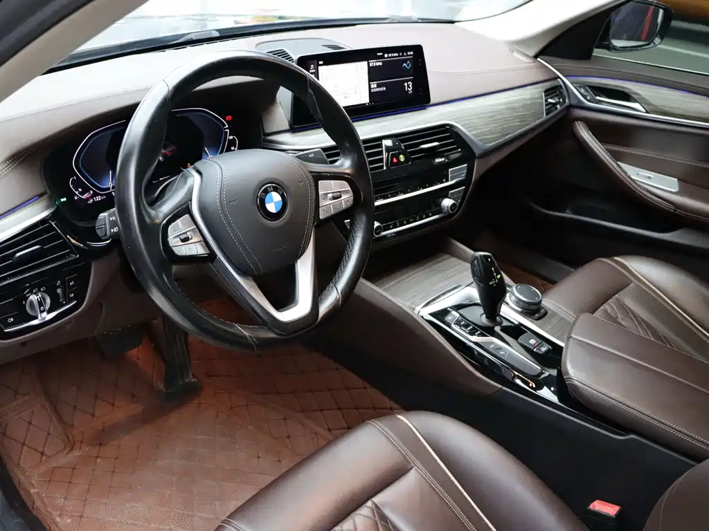 BMW 5 Series New Energy — миниатюра 5