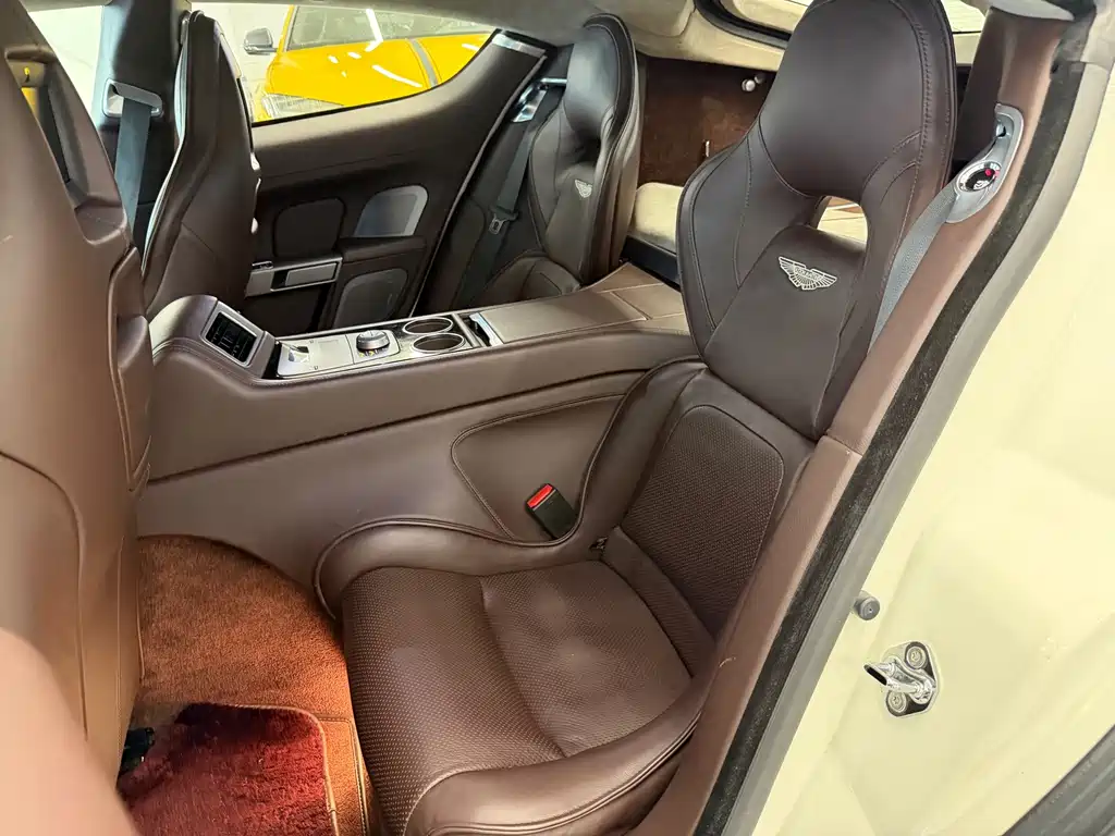 Aston Martin Rapide — миниатюра 13