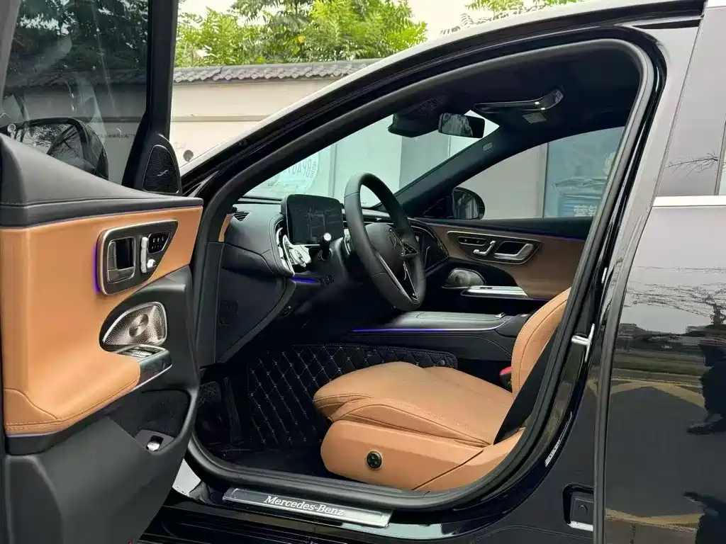 Mercedes-Benz E-Class — миниатюра 3