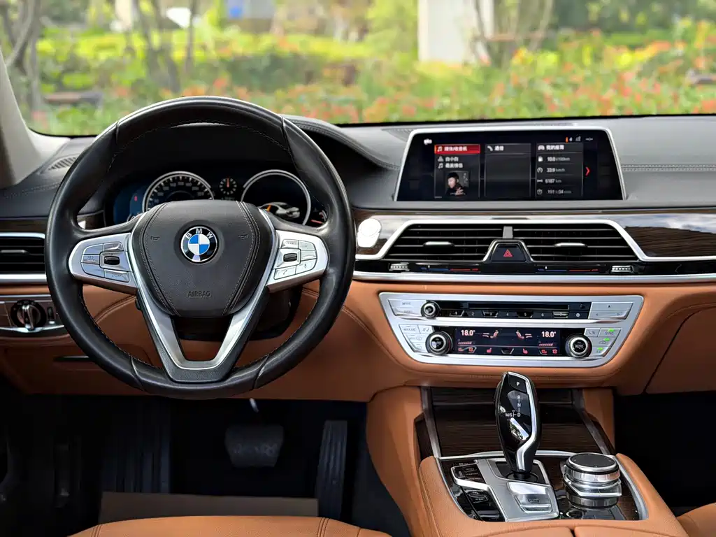 BMW 7 Series — миниатюра 8