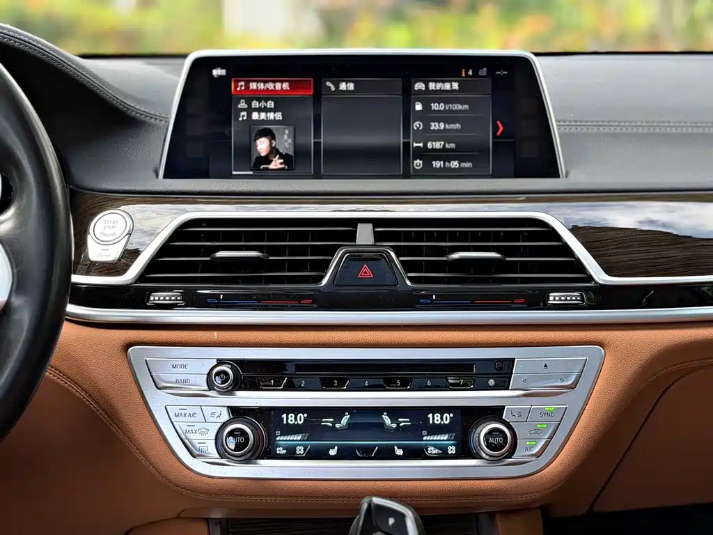 BMW 7 Series — миниатюра 10