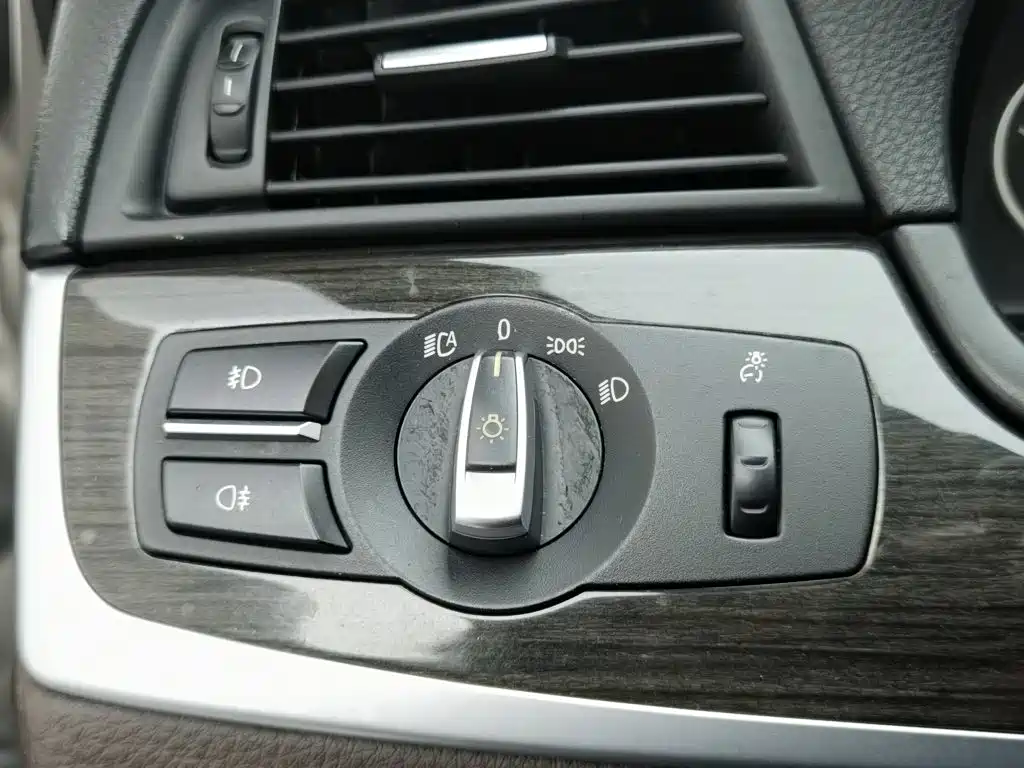 BMW 5 Series — миниатюра 21