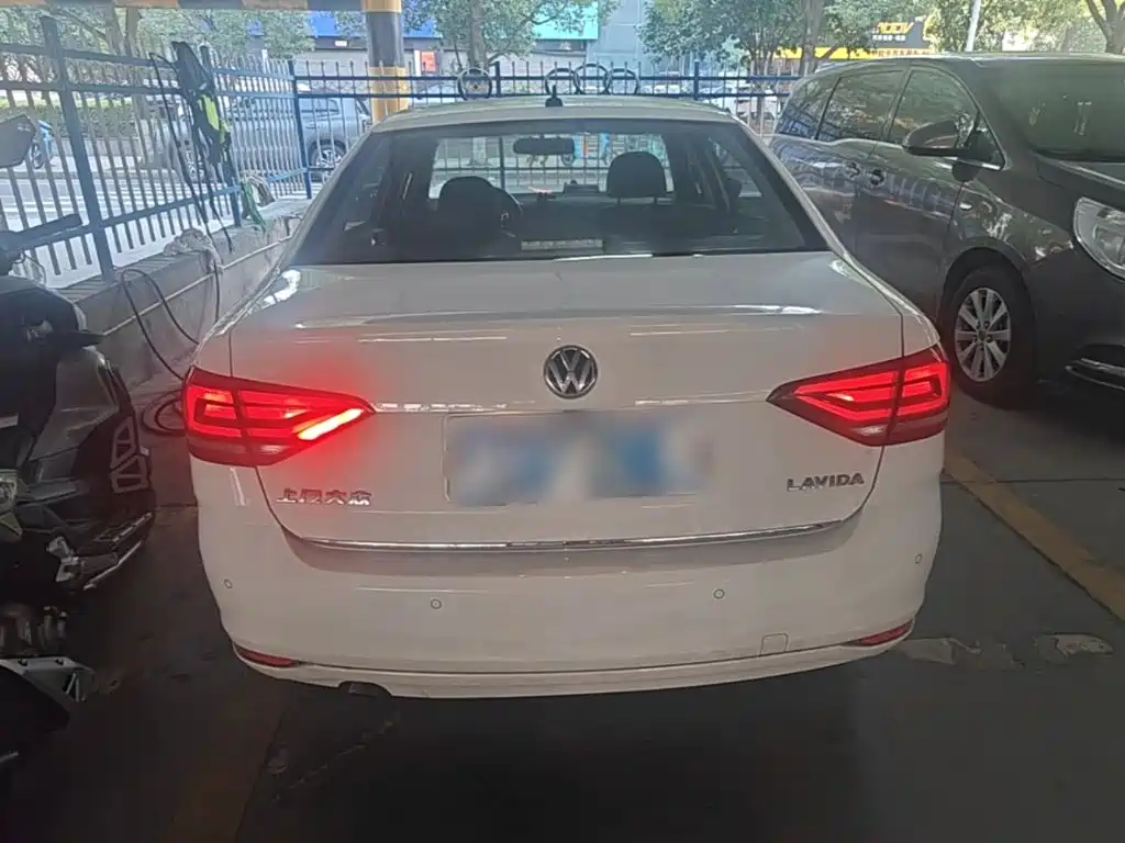 Volkswagen Lavida — миниатюра 6