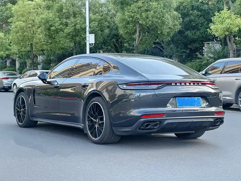 PORSCHE PANAMERA