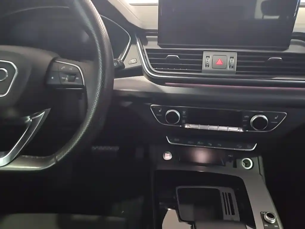 Audi Q5L Sportback — миниатюра 10