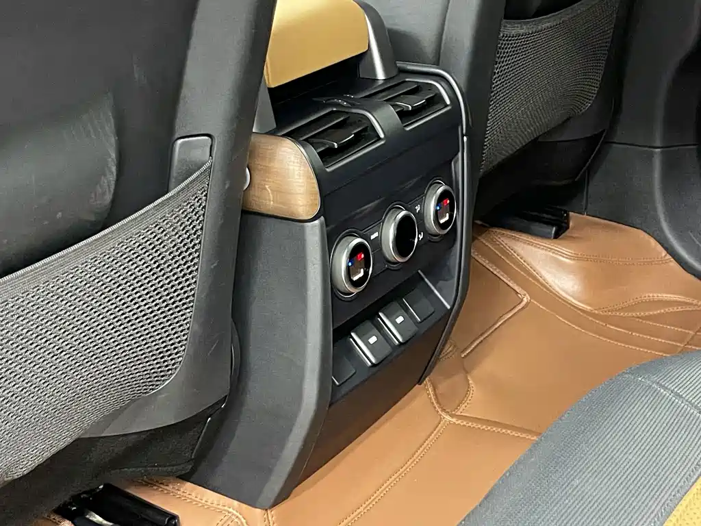 Land Rover Defender — миниатюра 21