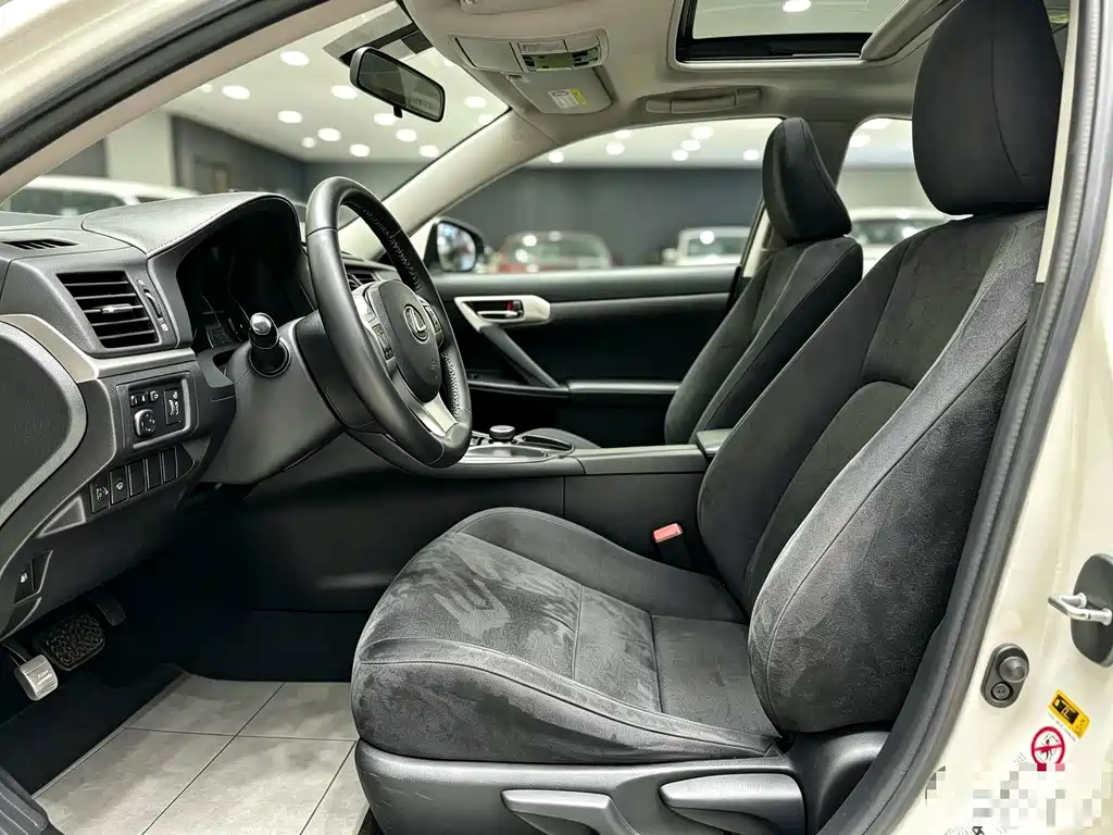 Lexus CT — миниатюра 7
