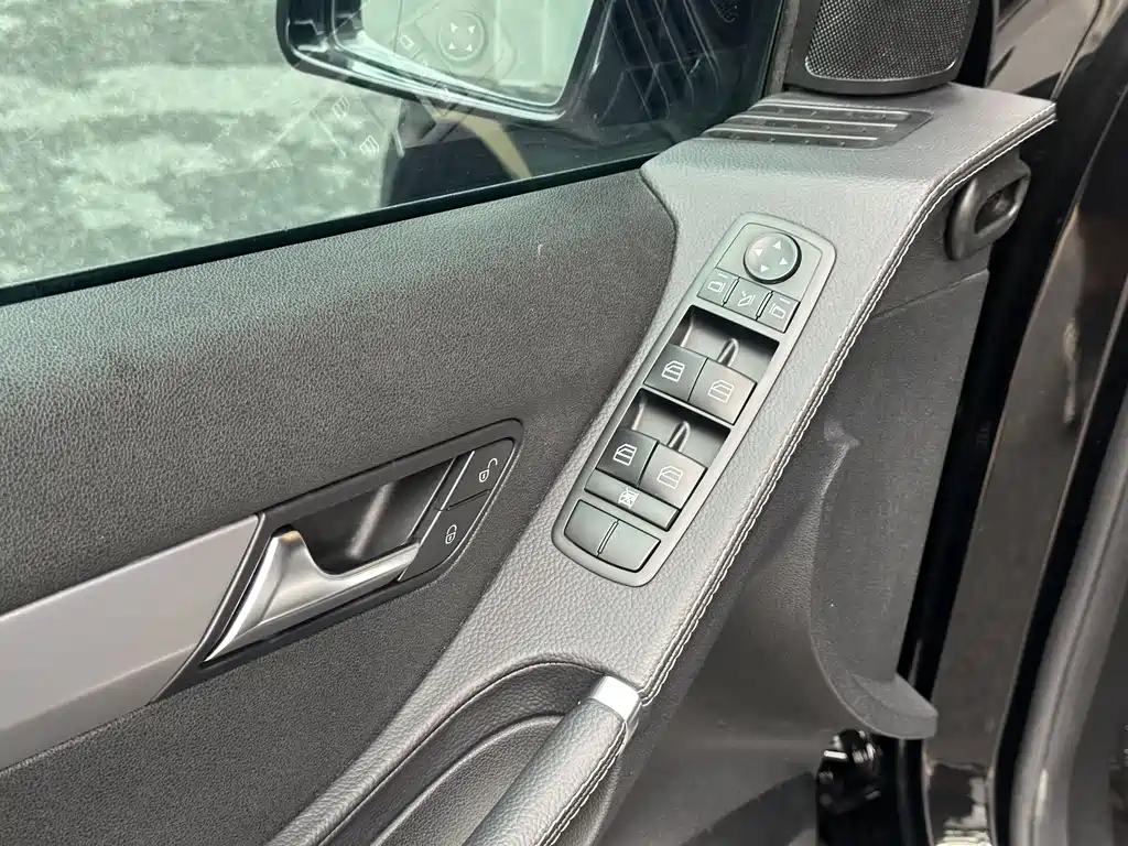 Mercedes-Benz R-Class — миниатюра 12