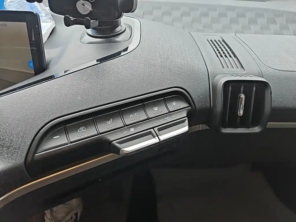 Baojun KiWi EV — миниатюра 13