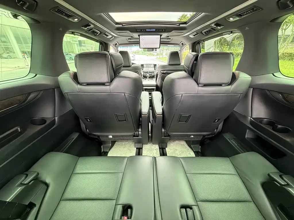 Toyota Vellfire — миниатюра 20