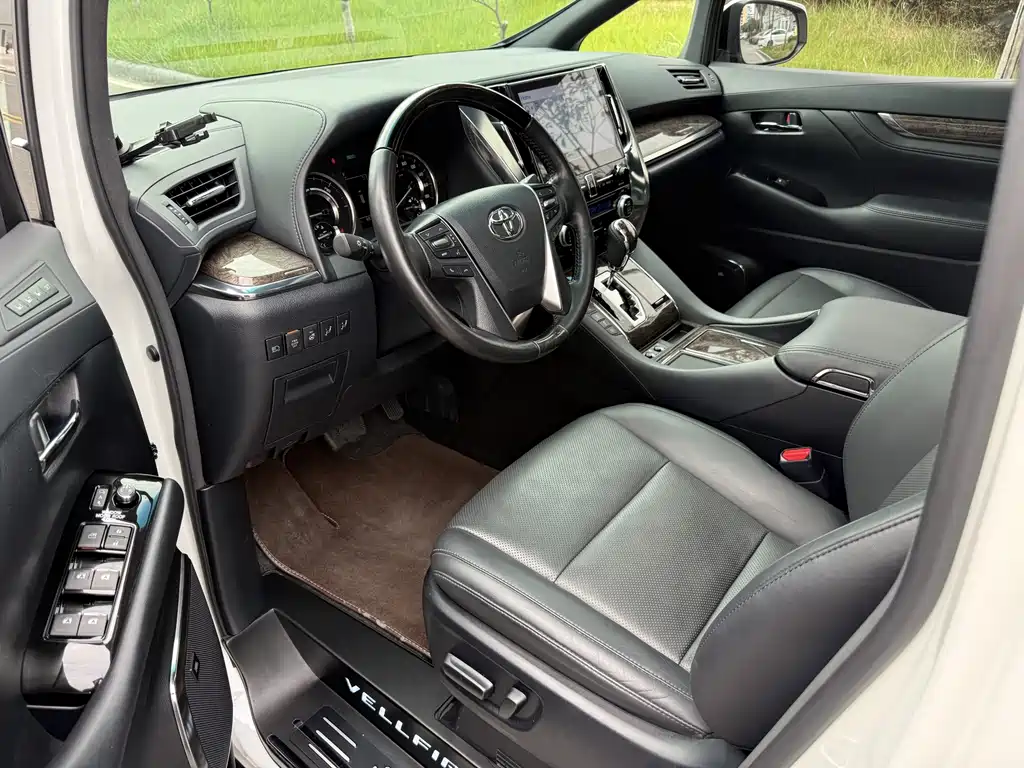 Toyota Vellfire — миниатюра 7