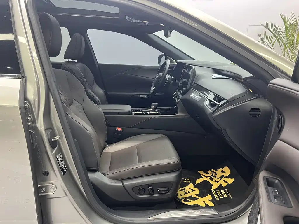 Lexus RX — миниатюра 11